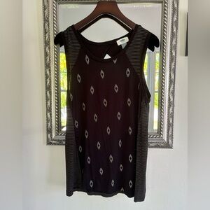 Old Navy sleeveless top with peekaboo back.